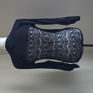 Rue21 V neck with buttons top with lace